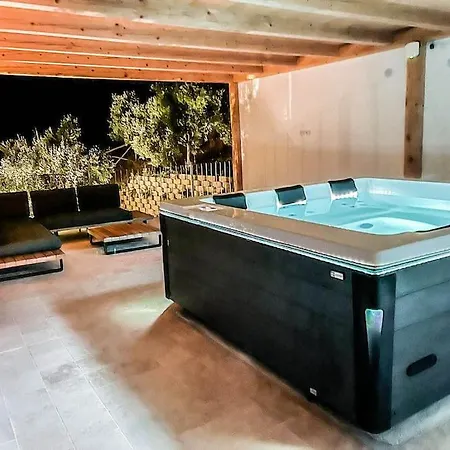 With Pool And Hot Tub Doglio (Perugia)
