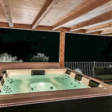 Villa With Pool And Hot Tub