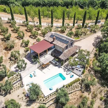 Villa With Pool And Hot Tub *