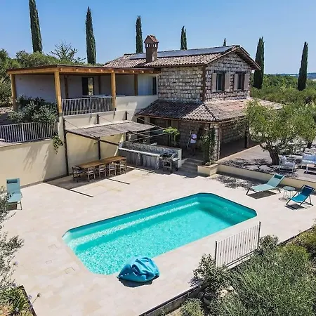 With Pool And Hot Tub Villa *